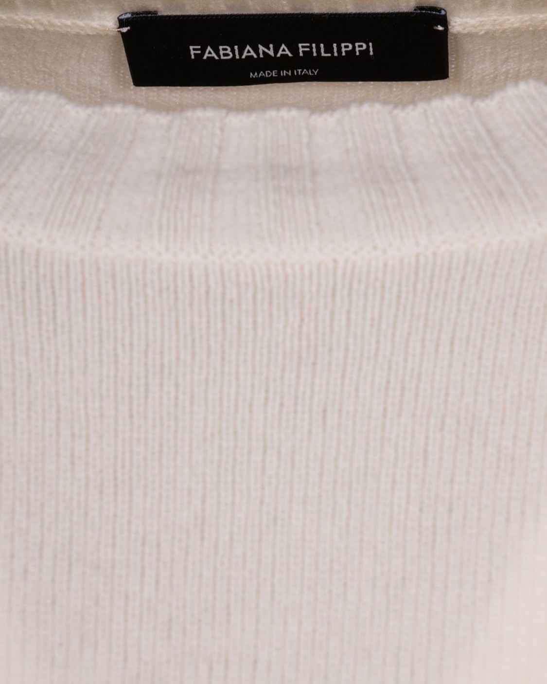 shop FABIANA FILIPPI  Pull: Fabiana Filippi maglia in platinum.
Realizzata in Platinum, l'esclusivo filato Fabiana Filippi che unisce lana, cashmere e seta.
Linea over.
Dettaglio in filo diamante.
Prodotta attraverso processi sostenibili.
Composizione: 75% Lana merino, 15% Seta, 10% Cashmere.
Made in Italy.. MAD215F028 L517-25 number 3803863